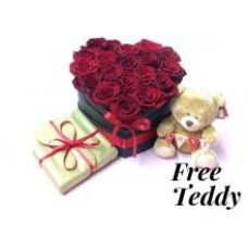 Roses rouges et chocolats avec ours en peluche gratuit