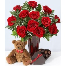 12 Roses rouges, ours en peluche et chocolats