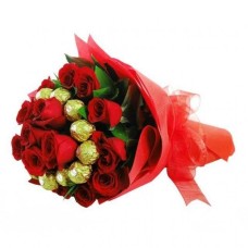 Bouquet de 12 roses rouges avec 16 Ferrero Rocher