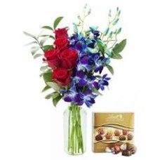 Roses aux orchidées et une boîte de chocolats Lindt