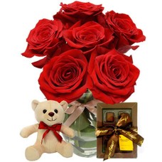 Vase de roses rouges, chocolats et ours en peluche gratuit