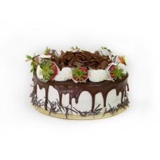 Gâteau court au chocolat et aux fraises-8 po