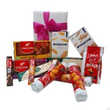 Paquet Cadeau Belge Géant Avec Biscuits, Nougat Et Chocolat