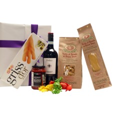 Paquet cadeau italien avec des spécialités italiennes en cadeau