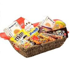 Délicieux panier de bonbons en cadeau