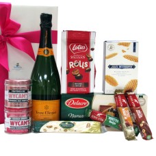 Veuve Clicquot et paquet de bonbons belges en cadeau
