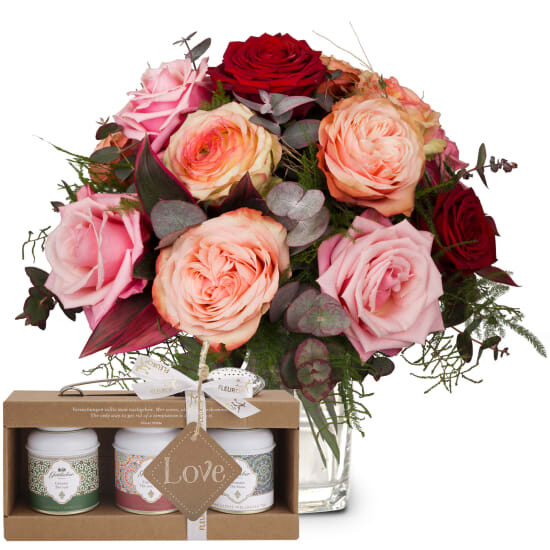 Romantic Roses with Gottlieber tea gift set and hanging gift tag Â«LoveÂ» (Minimum)